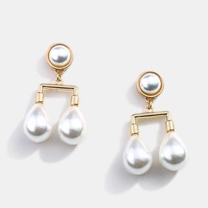 Pearly scale golden earrings